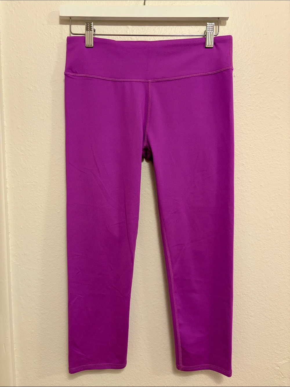 FABLETICS Purple Magenta Capri Leggings